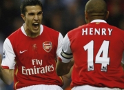 熊猫体育官方网站-冰岛完胜曼联引爆热议，德甲争冠焦点战却暗藏玄机