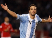 熊猫体育世界杯-孤星破阵，詹姆斯以76人之血，铸就步行者之夜的个人能力丰碑