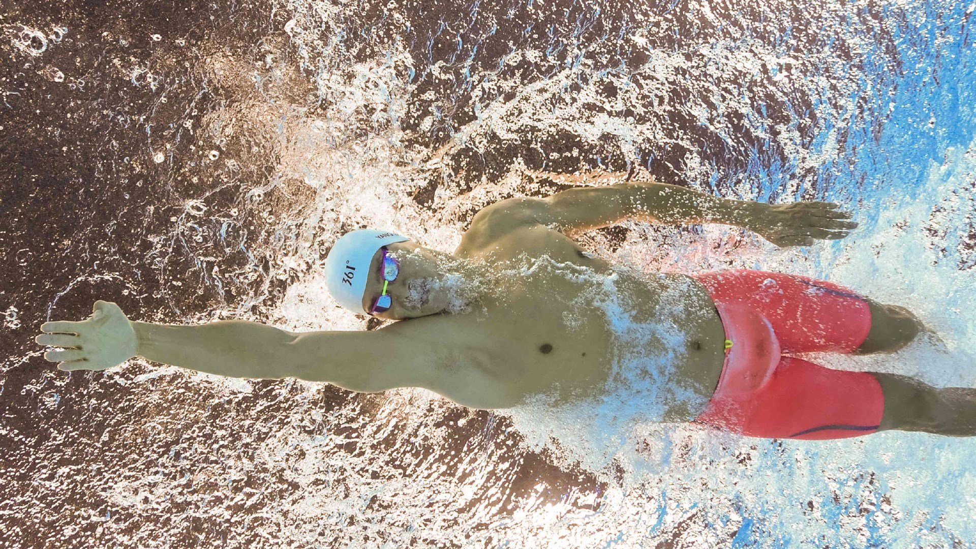 世界排名争夺战焦点战，魔术压哨击败辽宁队，篮球版图再掀波澜